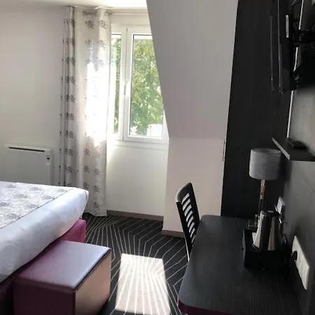 Hotel The Originals Hôtel, Aéroport 3*