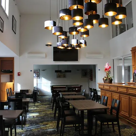 Hotel The Originals Hôtel, Aéroport 3*