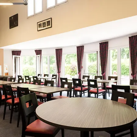 Hotel The Originals Hôtel, Aéroport 3*