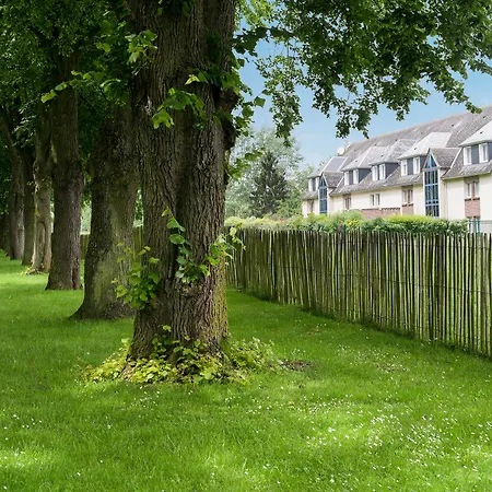 Hotel The Originals Hôtel, Aéroport 3*