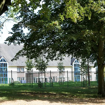 Hotel The Originals Hôtel, Aéroport