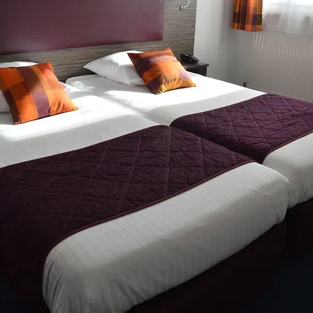 Hotel The Originals Hôtel, Aéroport