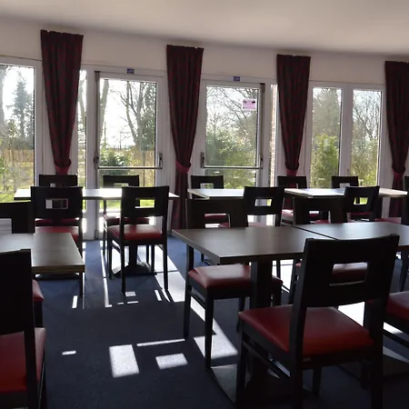 The Originals Hôtel, Aéroport