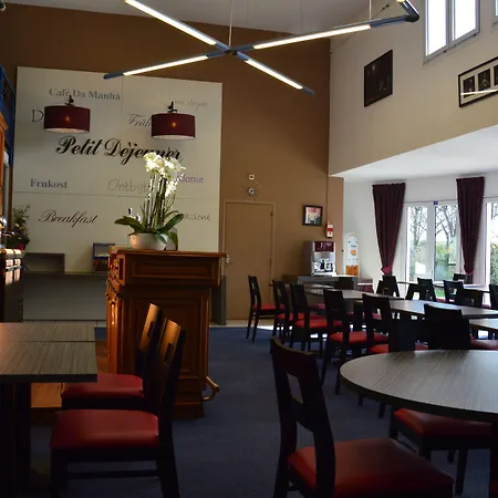 酒店 The Originals Hotel, Aeroport 博韦