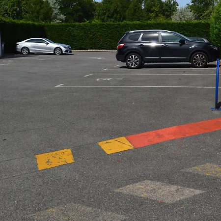 Hotel The Originals Hôtel, Aéroport