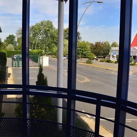 Hotel The Originals Hôtel, Aéroport 3*