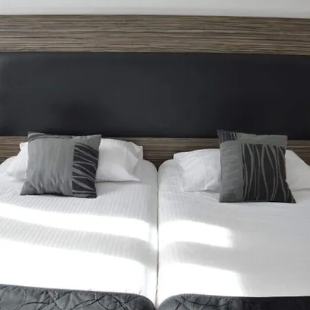 Hotel The Originals Hôtel, Aéroport