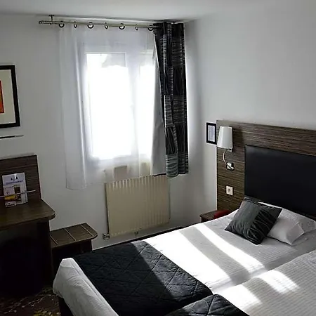 Hotel The Originals Hotel, Aeroport 3*