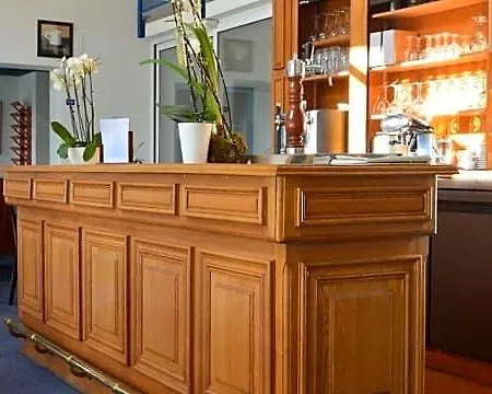 Hotel The Originals Hôtel, Aéroport 3*