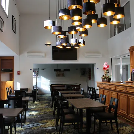 酒店 The Originals Hotel, Aeroport 3*