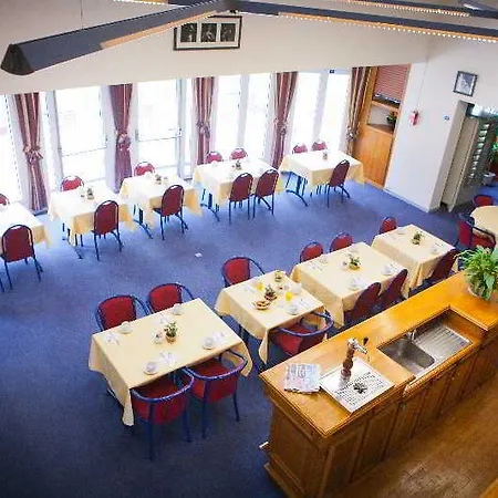 Hotel The Originals Hôtel, Aéroport