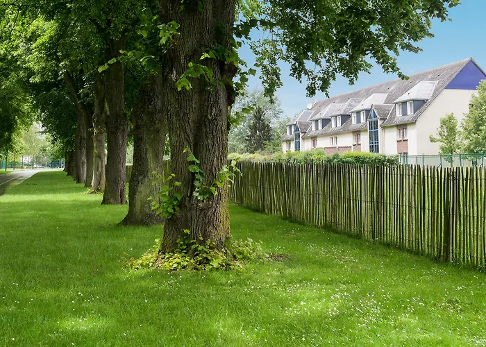 Hotel The Originals Hôtel, Aéroport 3*