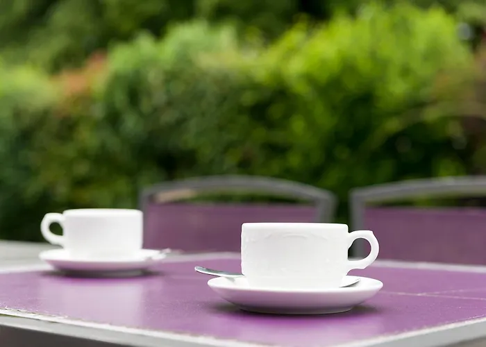 Hotel The Originals Hôtel, Aéroport 3*