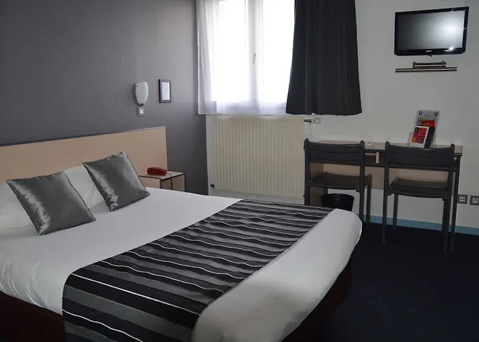 Hotel The Originals Hôtel, Aéroport 3*