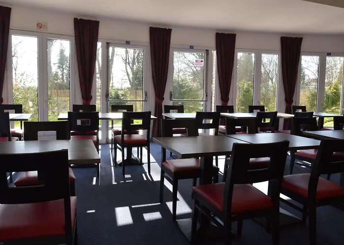 The Originals Hôtel, Aéroport