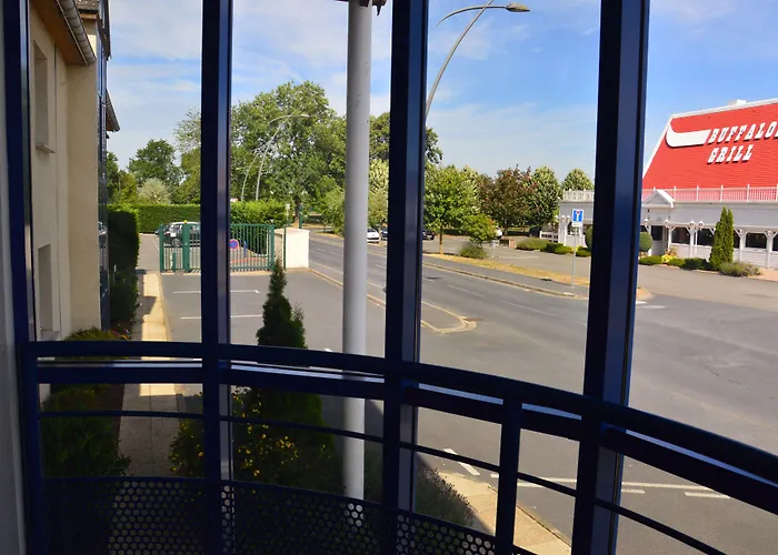 Hotel The Originals Hôtel, Aéroport 3*