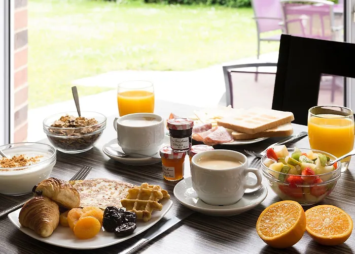 Hotel The Originals Hôtel, Aéroport 3*