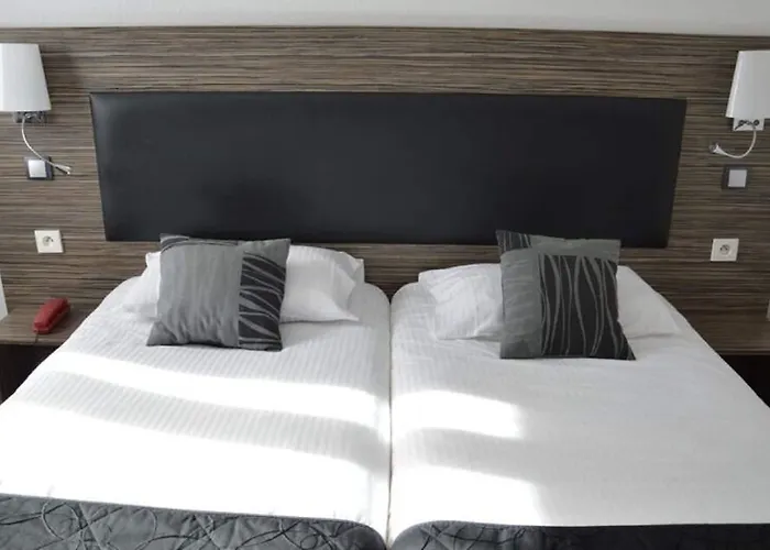 Hotel The Originals Hôtel, Aéroport